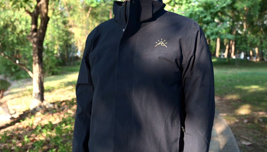 （自然宸极的AI温控服饰。受访者供图）