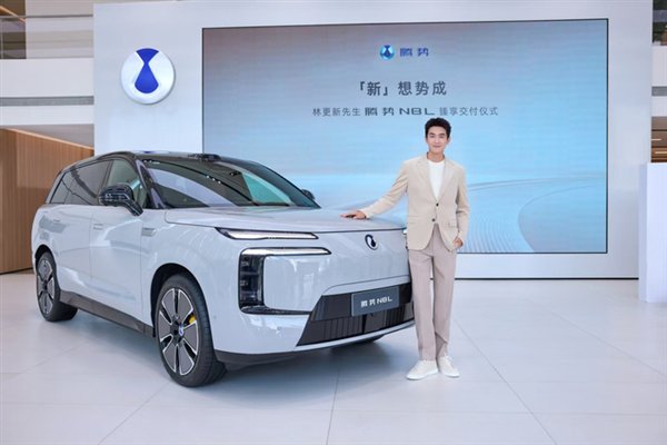 林更新喜提腾势N8L 成品牌大使 还是腾势D9首批车主