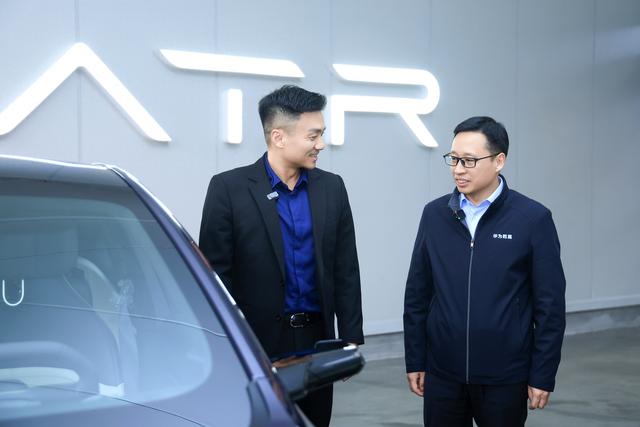 新款阿维塔12实车首次曝光，华为靳玉志评价脱胎换骨