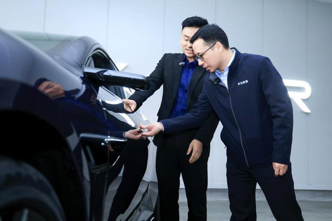 迈入“产品共创”新阶段，华为乾崑与阿维塔共同进驻工厂