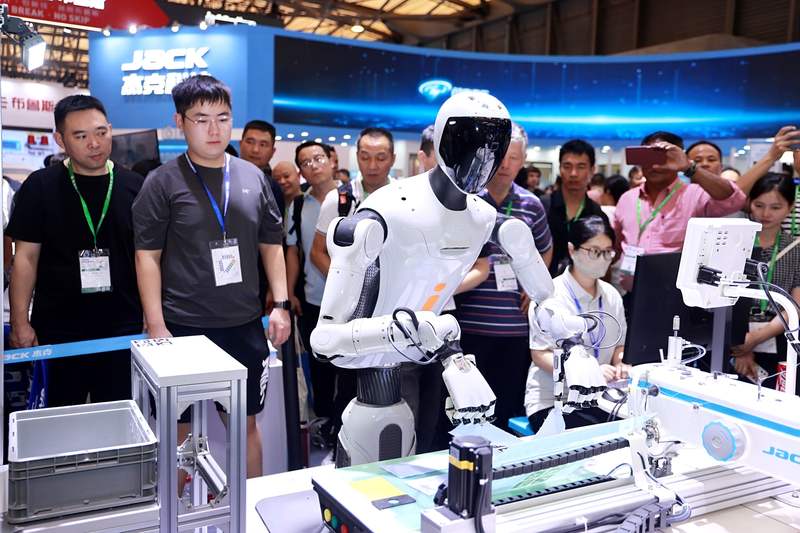 杰克科技发布全球首款AI缝纫机。