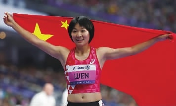 追光12年！    跑上残奥领奖台