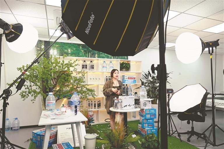 北大荒食品集团电商直播基地。何晓霖摄