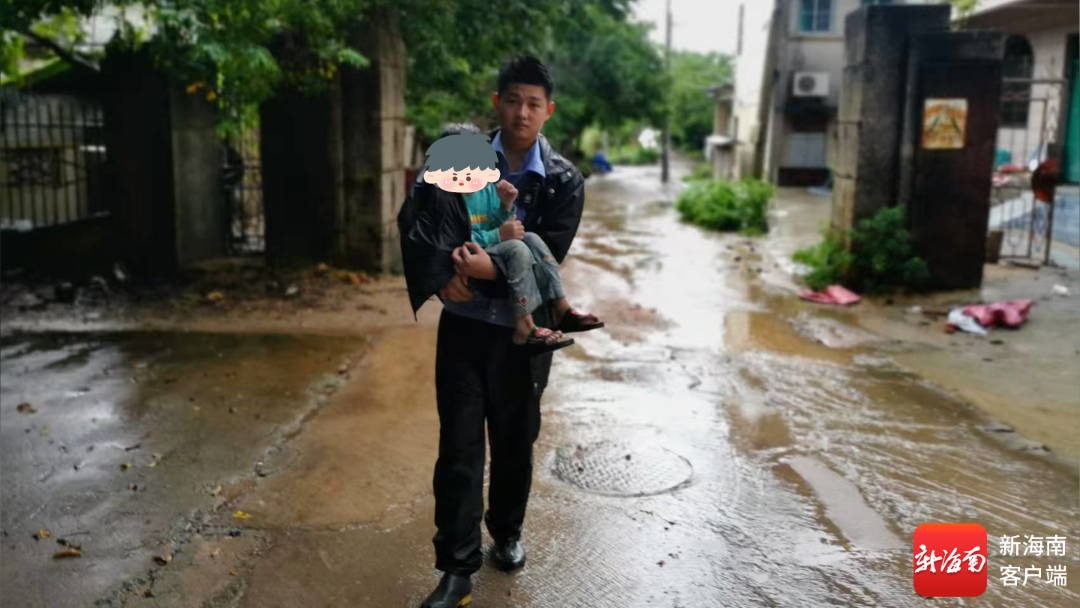 王祉霖勇救落水男童。東方公安供圖