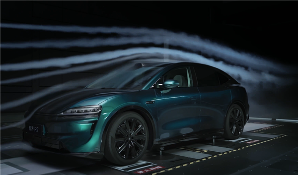 �ٷ���֤���ǽ�R7��ȫ������SUV��ͷ���ϵ��0.217