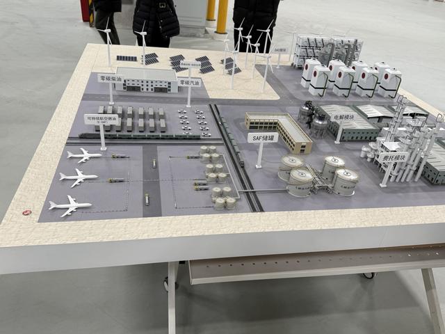 碳生万物首条空气碳SAF工艺线。沈思怡 摄