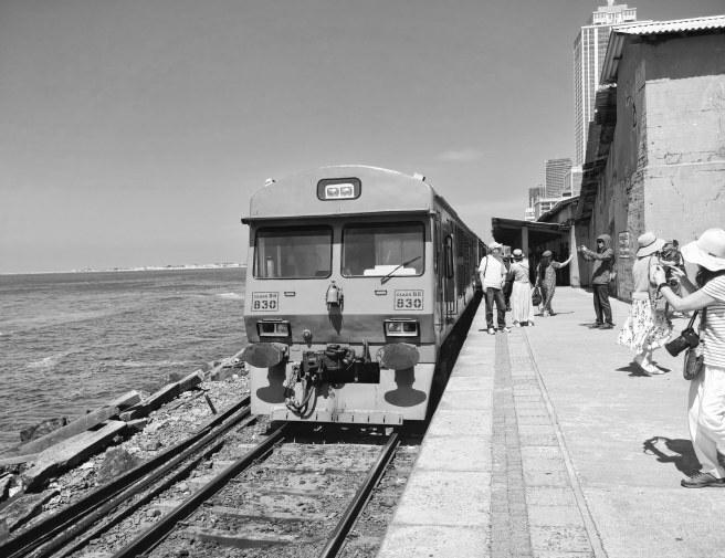 斯里兰卡的“海上小火车”