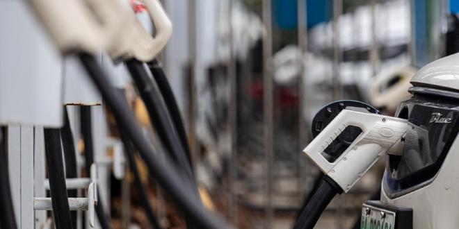 全国新能源充电设施突破2000万个，大功率快充与乡村布局仍不足