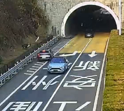 老司机逆行，还甩锅导航！杭州高速交警怒斥：你拿别人的生命开玩笑，扣12分，罚款200元