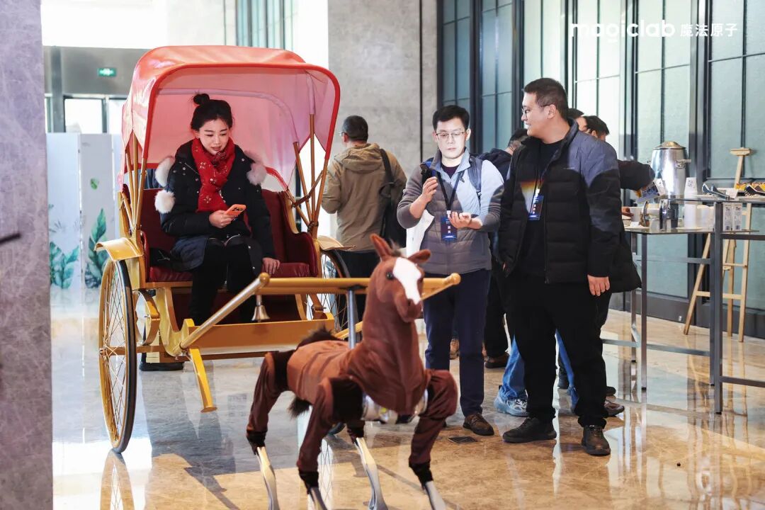 魔法原子四足机器人