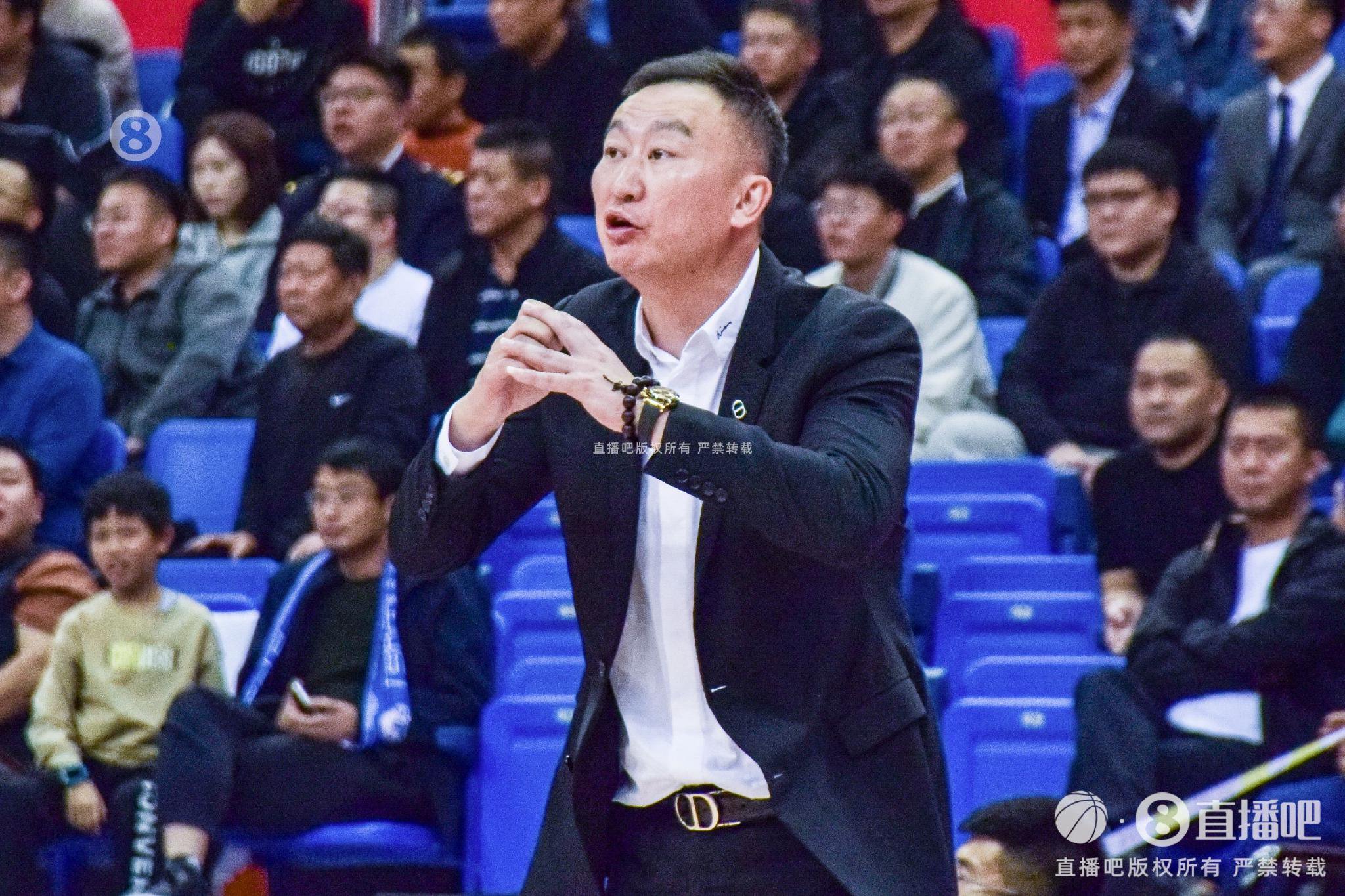 媒体人：刘维伟心脏有些不适 正在等待医院更加详细的检查结果