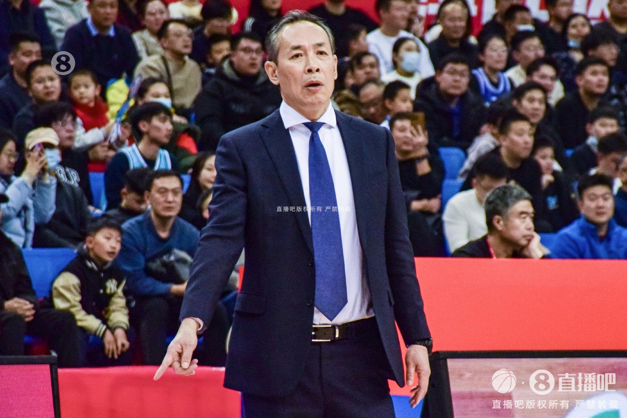 许利民：三分投得很差 对带伤上场的球员提出表扬 不考虑更换贝利