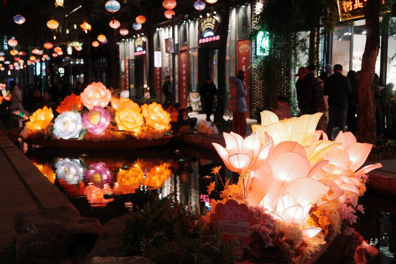 水上花市 《消费者报道》记者 摄