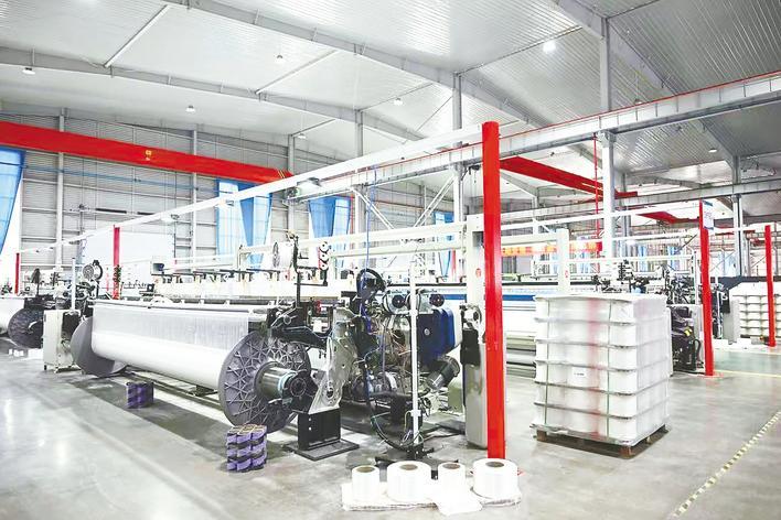 金龙新材料织布车间。（曾都融媒体中心供图）