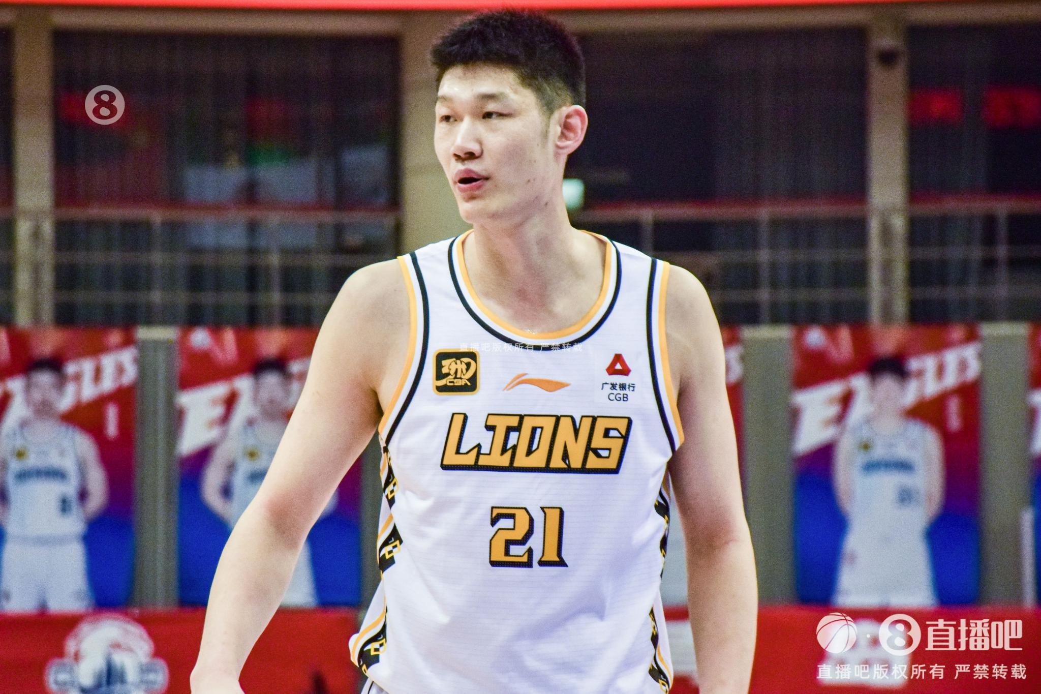 定海神针！胡金秋21中14砍下31分8板6助 三分6中3