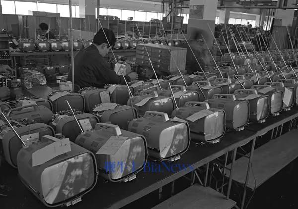 索尼晶体管电视制造线/图源：索尼