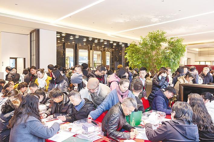 购房现场。 （受访单位供图）