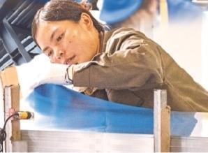 贵州靖帆科技有限公司成品检验车间。 余军 摄