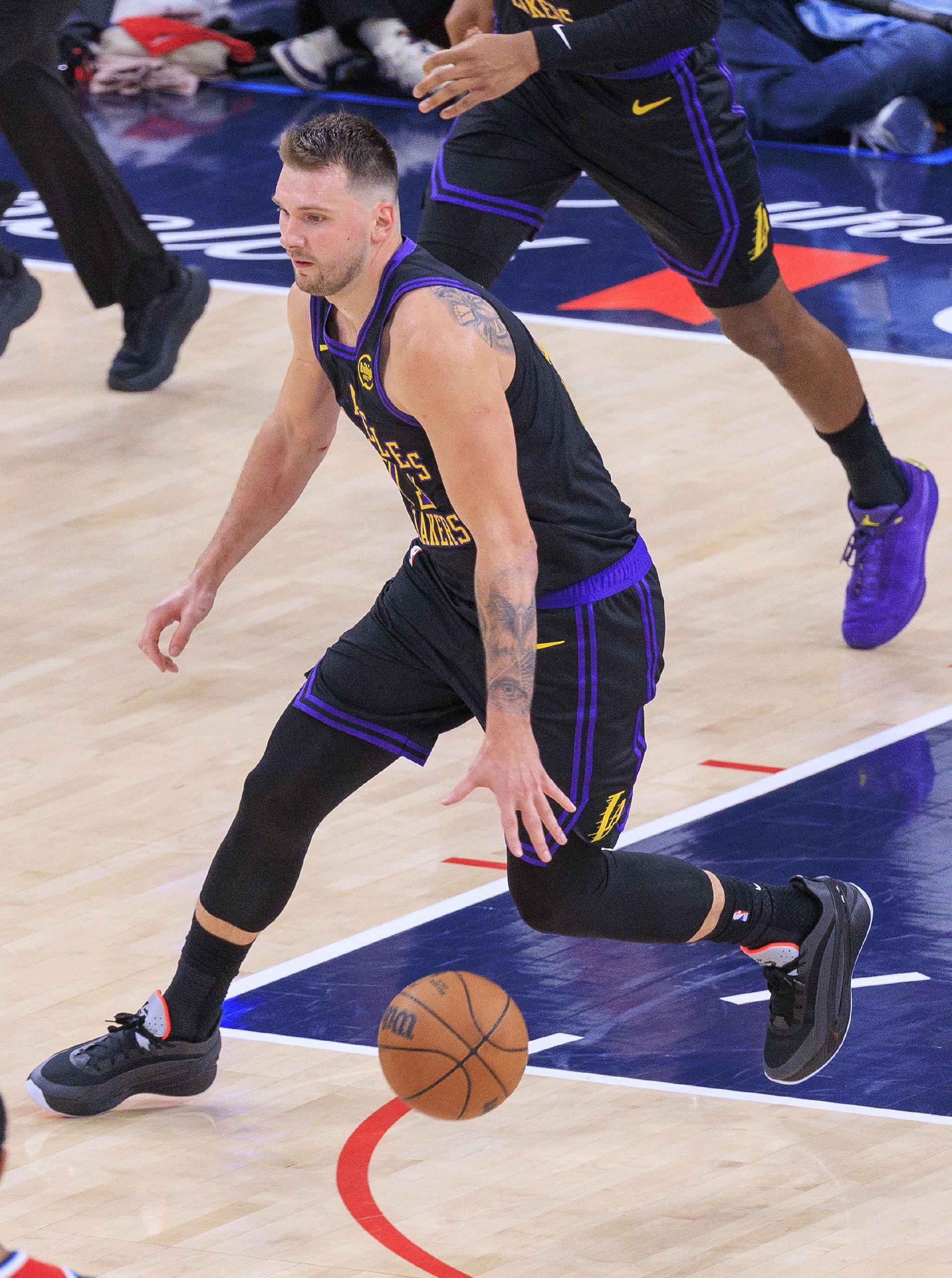 东契奇在湖人生涯砍4次45+两双 追平奥尼尔&并列队史第一多