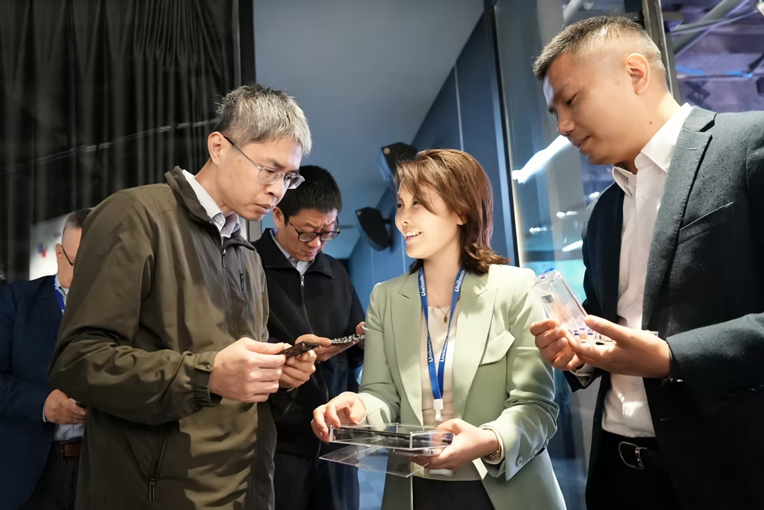 左右滑动查看更多