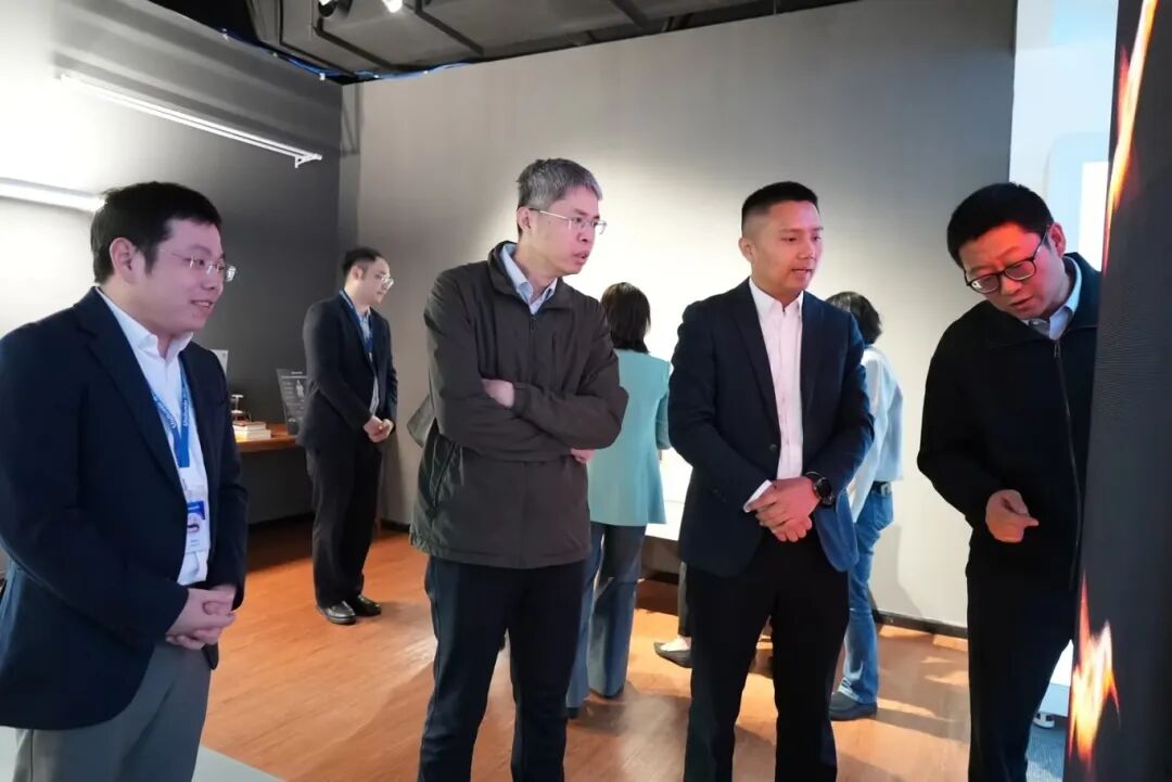 左右滑动查看更多