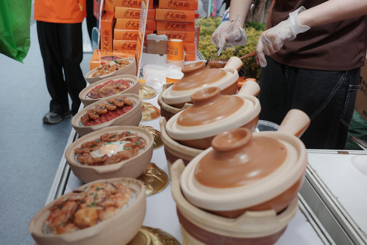 煲仔正腊味煲仔饭 《消费者报道》记者 摄