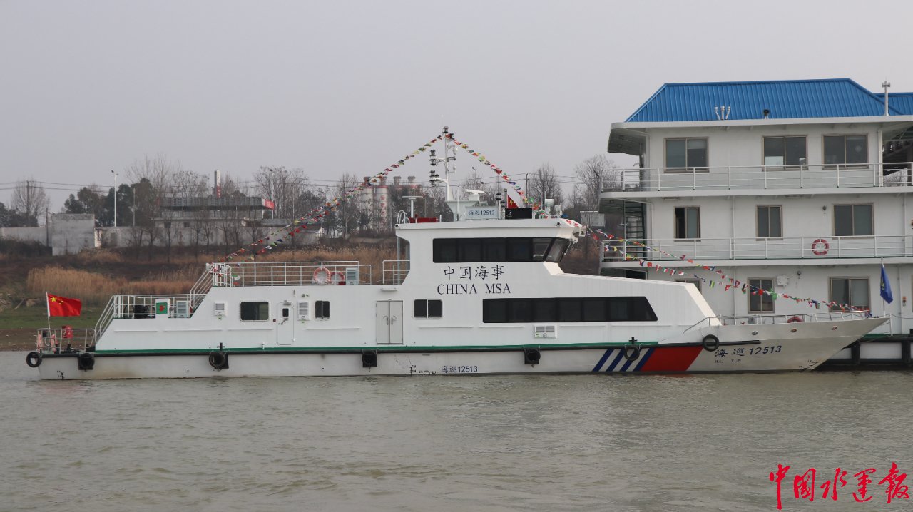 湖南省内首艘纯电动水上执法公务艇在城陵矶港投入使用