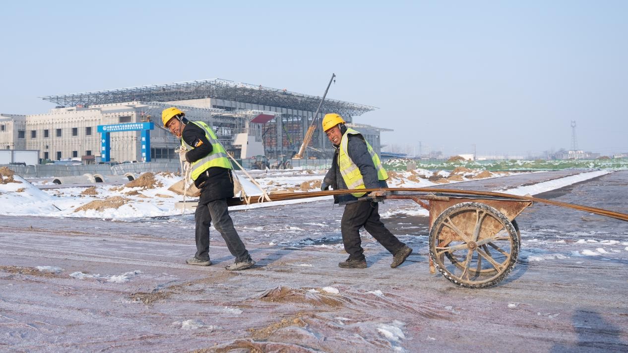 即将开通的“淮宿蚌”高铁沿线固镇东站正在紧张施工