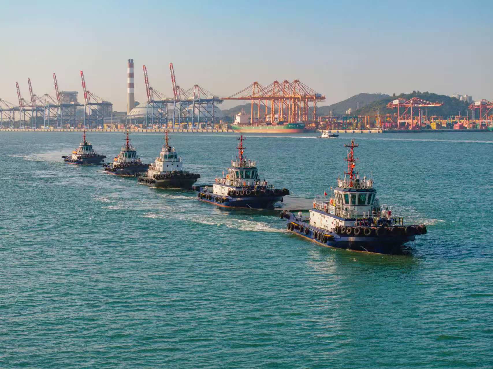 我国最大规模新能源拖轮船队正式成列，年均减碳量预计超3000吨