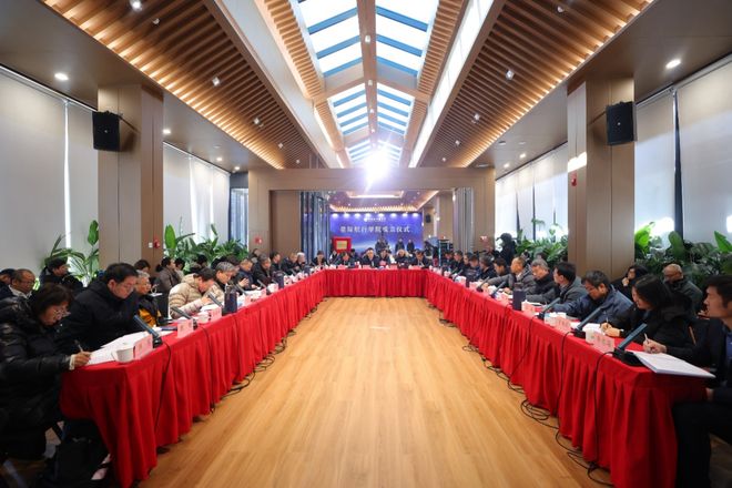 　　图为1月27日星际航行人才培养专项教学与培养指导委员会召开第一次全体会议。主办方供图