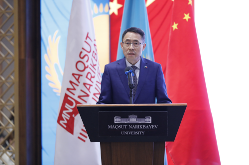 驻哈萨克斯坦大使韩春霖出席“温暖迎春，共庆中国年”阿斯塔纳市汉语师生春节联欢晚会