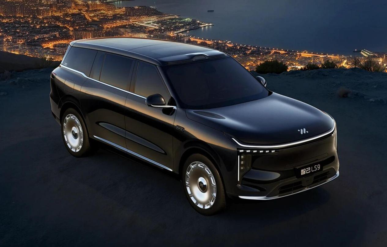 智己LS9 Hyper发布新车图片 搭载三电机矢量四驱