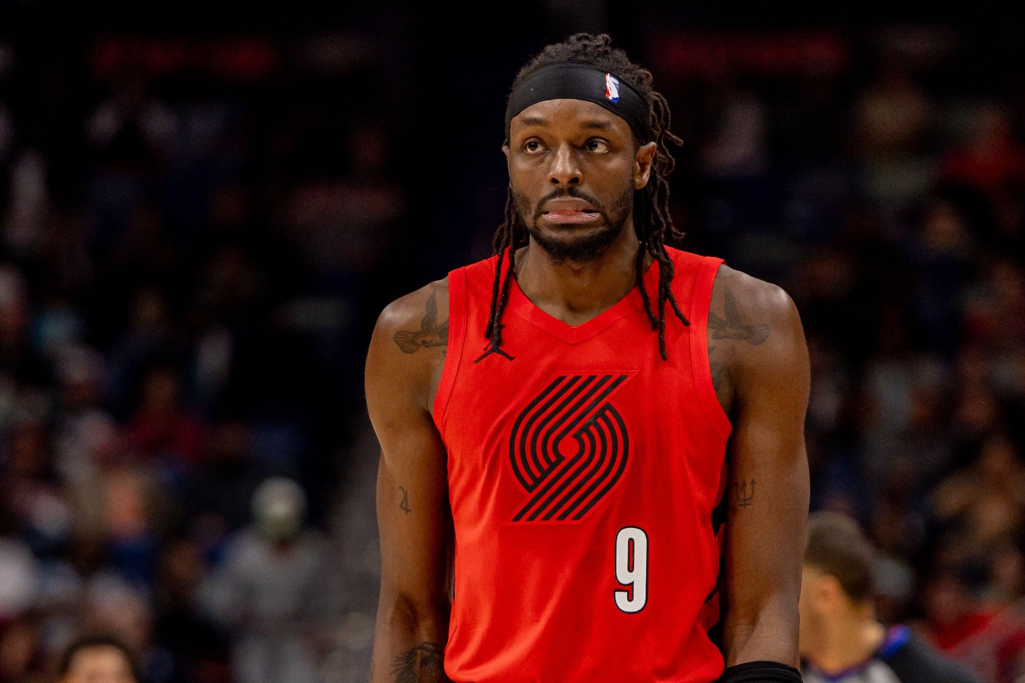 失误！格兰特跑动中撞倒大桥被吹进攻犯规 开拓者交出球权