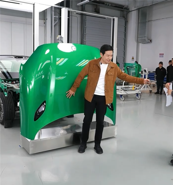 雷军官宣明晚直播：带大家参观小米汽车工厂实验室 展示新SU7研发过程