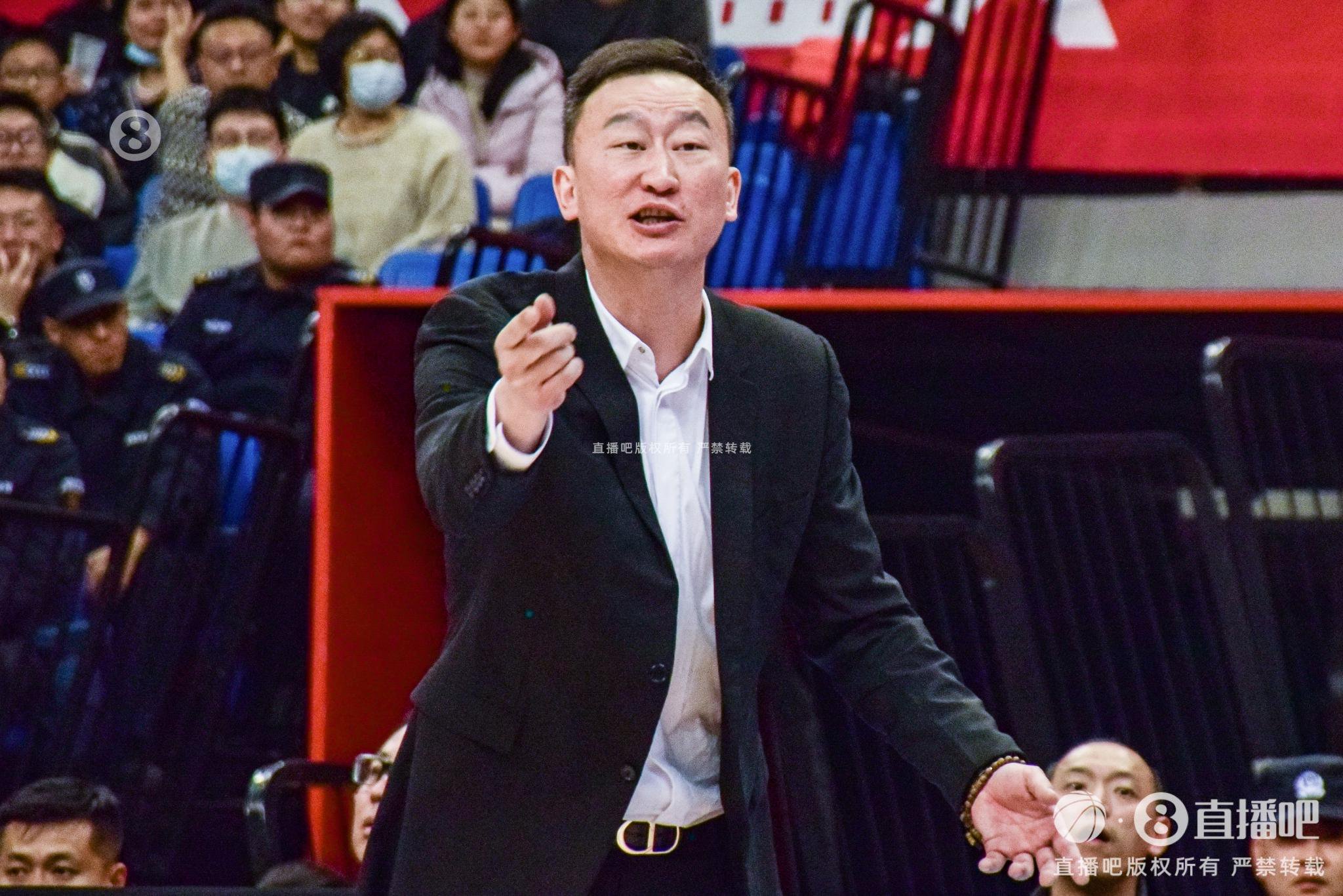 刘维伟：韦瑟斯庞发烧在医院治疗缺席比赛 得表扬大家的拼搏精神