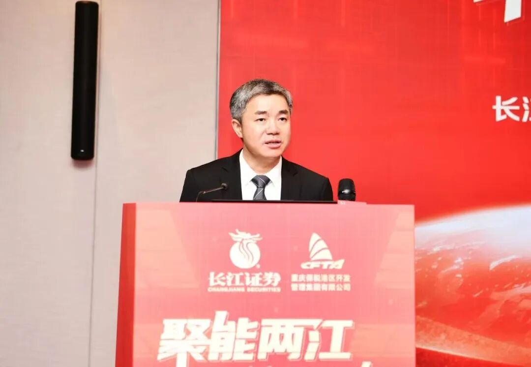 ▲李克伟  重庆保税港区集团党委副书记、总经理