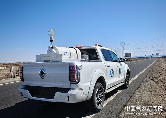 第二次青藏高原综合科学考察无人驾驶垂直探测平台野外试验在青海省海西蒙古族藏族自治州开展。图/王胜仓