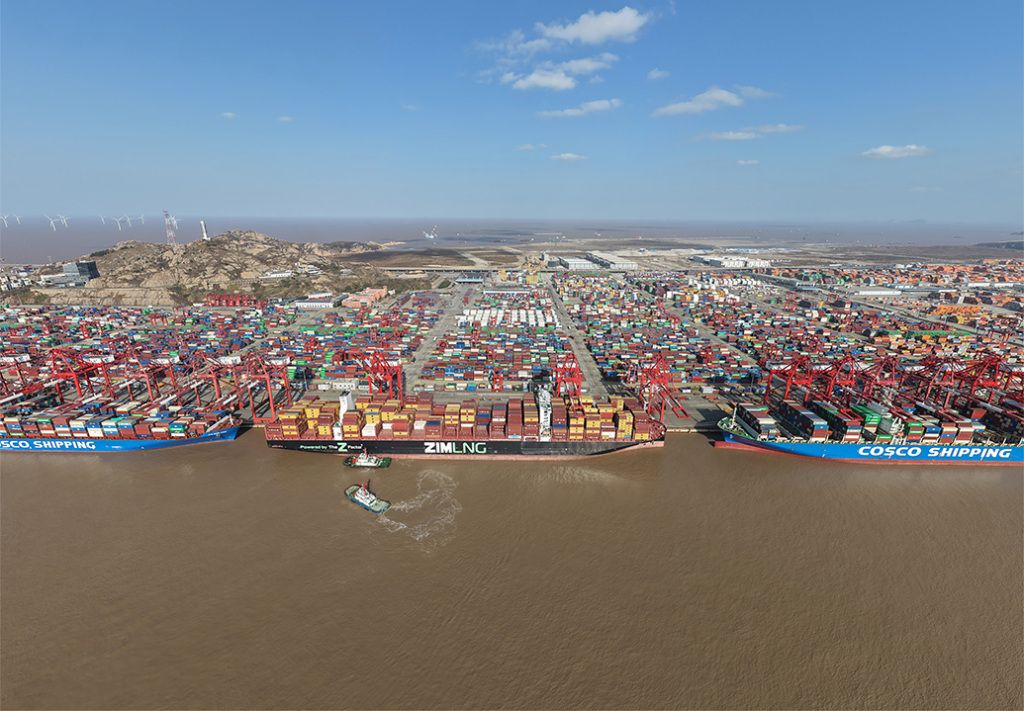 2025年12月8日无人机拍摄的上海洋山港一二期码头。 新华社 资料图