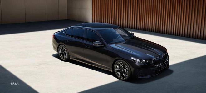 2026款宝马5系/i5上市：增配降价，售36.8万元起