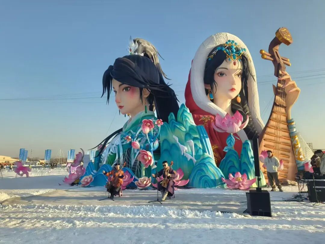 　大黑河军事文化乐园巨型冰雕。