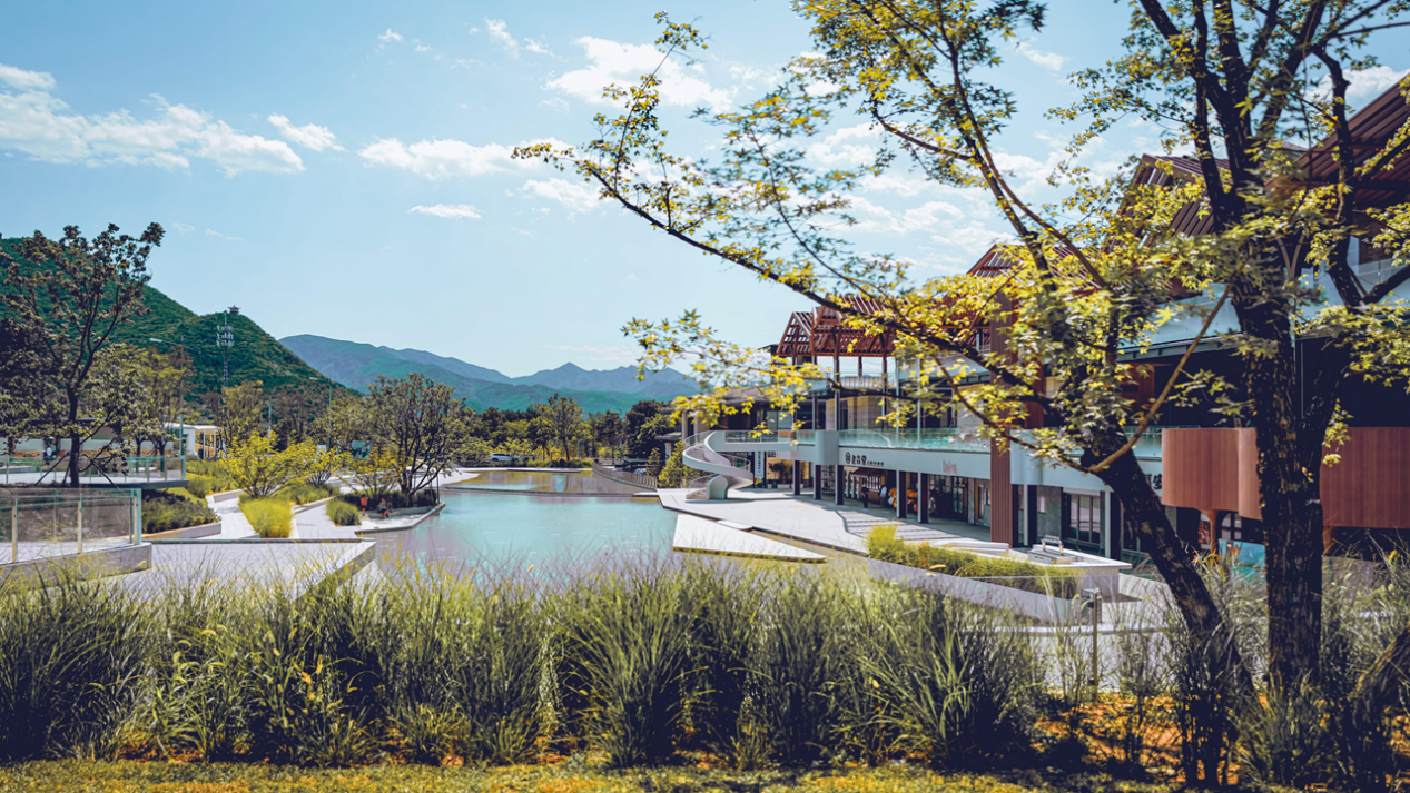 （京投发展·慢闪广场实景图）