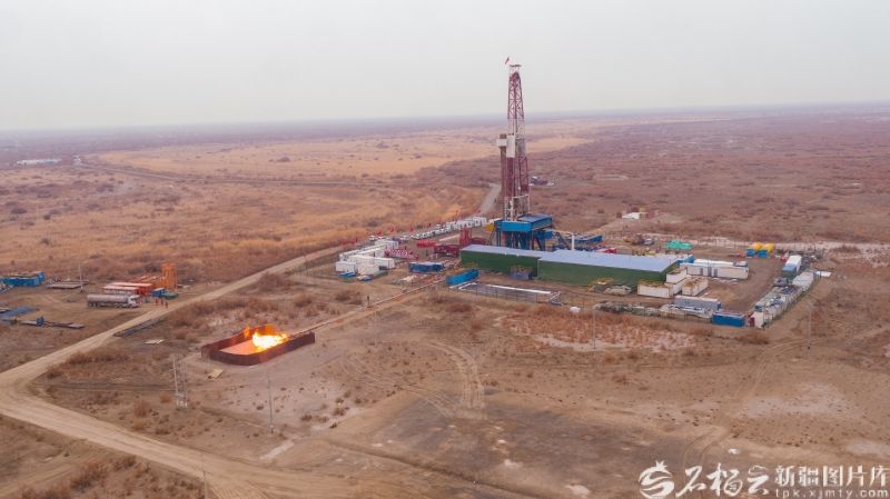2020年1月，塔里木油田轮探1井在测试油气。塔里木油田供图