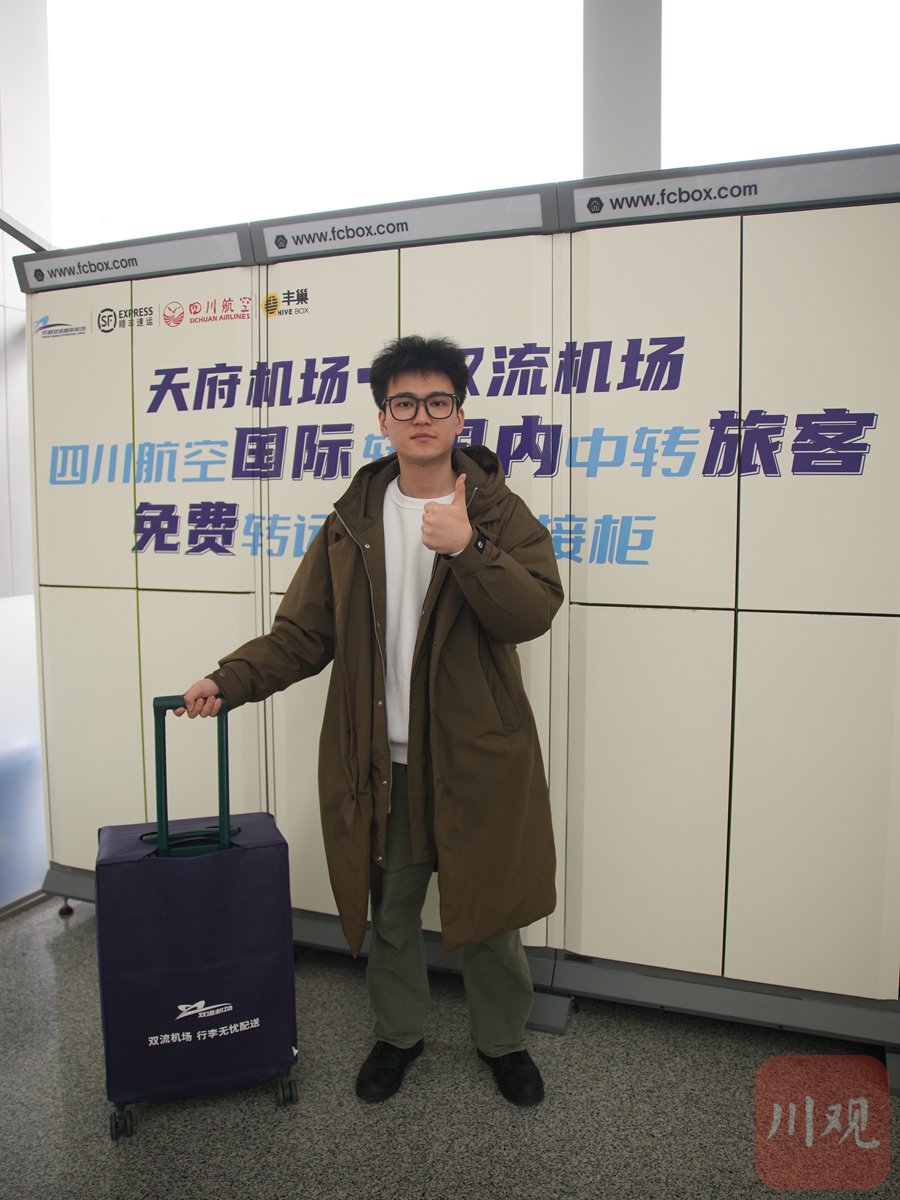 旅客李林玻取到行李。