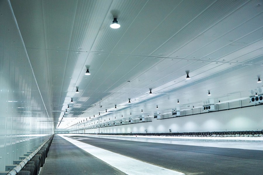 图为红河谷四季低温试验场内的高低附试验路。（受访者供图）