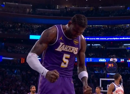 今天是硬顿！艾顿接詹姆斯传球空中隔人放进篮筐2+1 落地怒吼庆祝