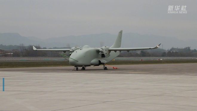 全球首款混合动力无人运输机彩虹YH-1000S在重庆梁平首飞成功