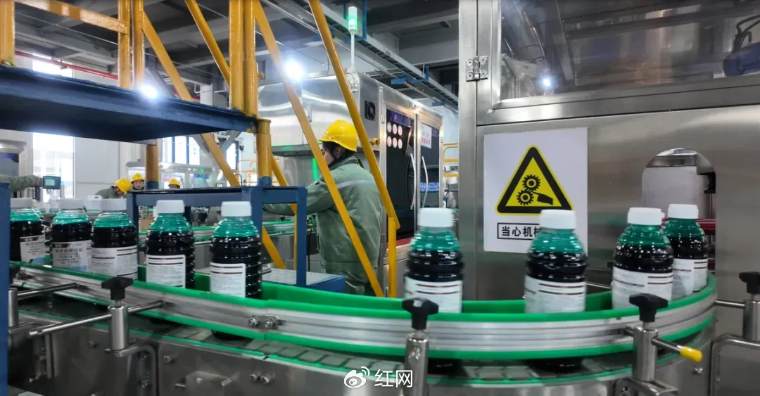 ​湖南利尔生物科技有限公司的精草铵膦制剂生产线。（刘蓉/摄）