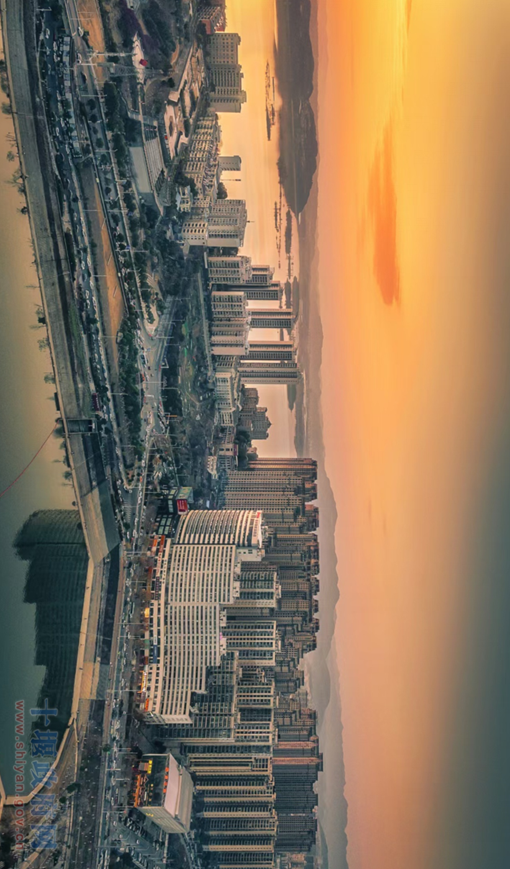 一半是山，一半是水。 一半是城，一半是光。 通讯员 张涛 摄