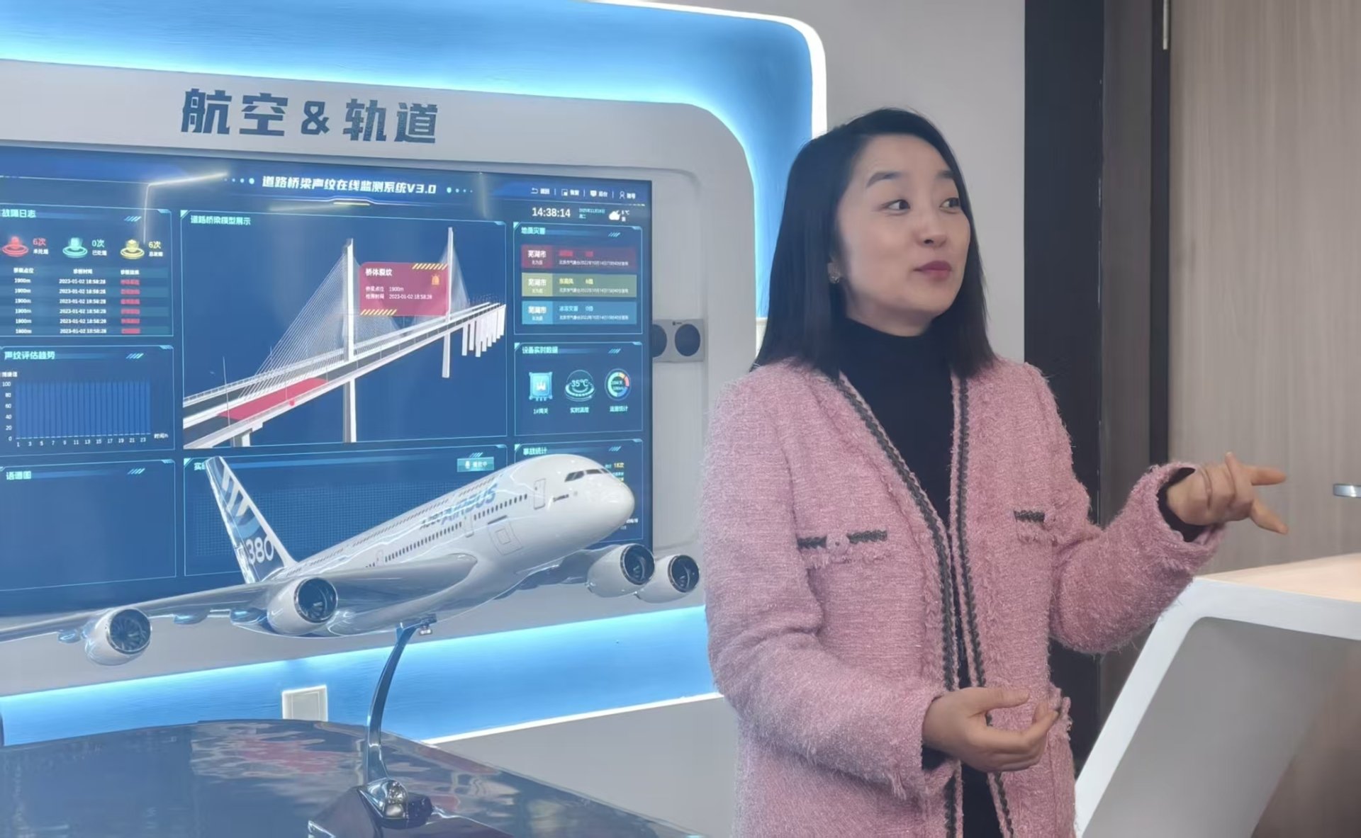 中科昊音工作人员介绍公司发展情况 图片来源：每经记者 张寿林 摄