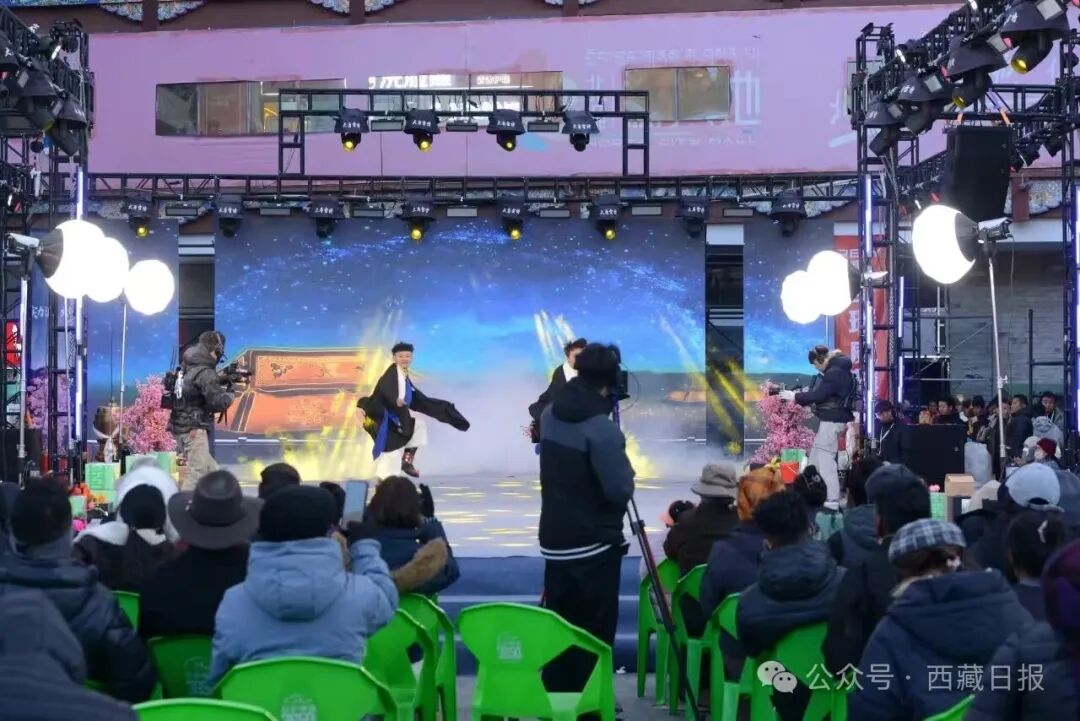 图为拉萨北城新天地“百姓舞台”现场。记者　丹增朗赛　实习记者　强巴普尺　摄